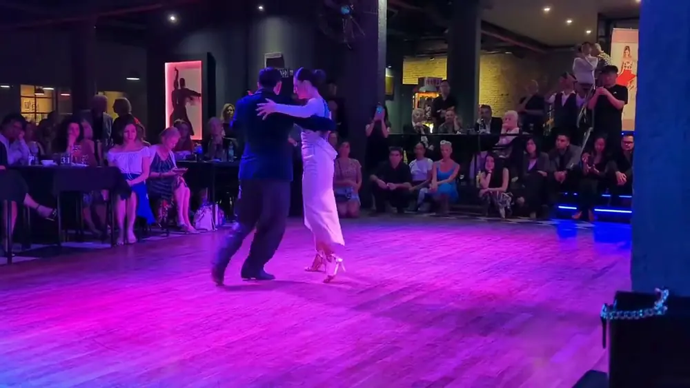 Video thumbnail for Jonathan Spitel y Betsabet Flores bailando nuestra versión de El Último Café