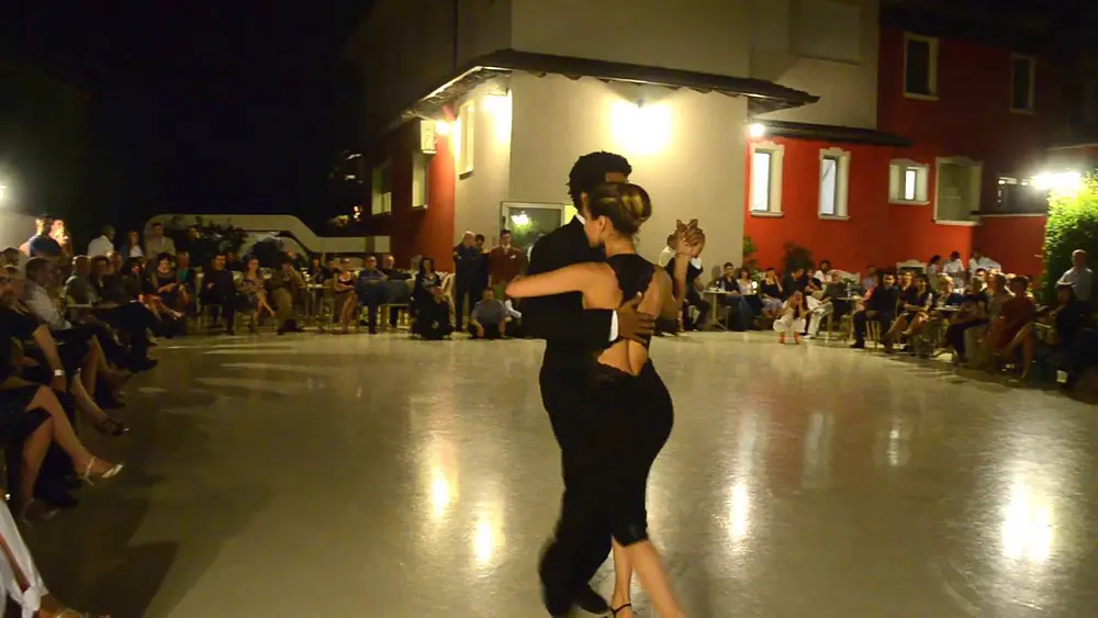 Video thumbnail for Julio Alvarez e Yailet Suarez @Milonga La Rotonda 1di4