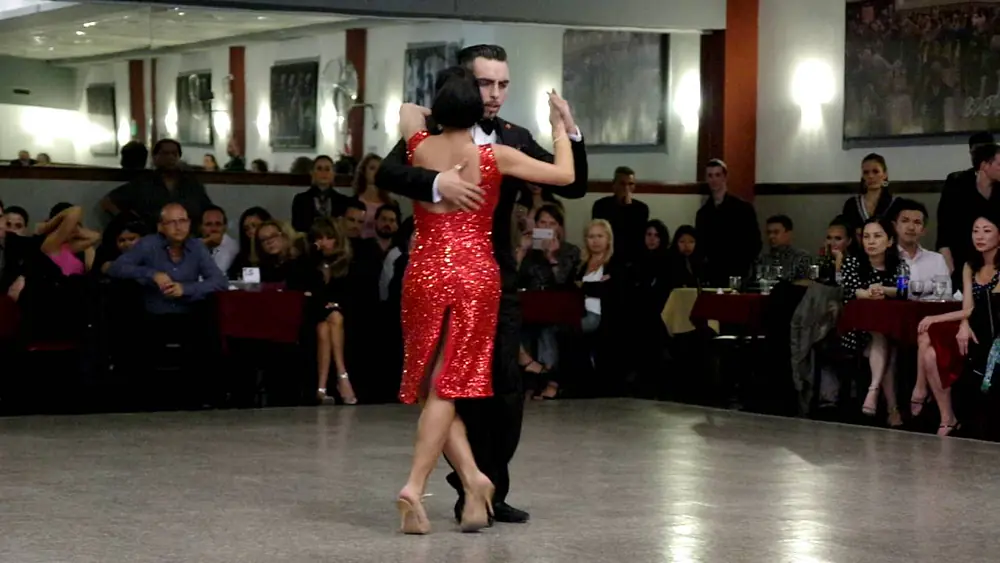 Video thumbnail for 3/3 Clarisa Aragón y Jonathan Saavedra bailan en La Baldosa, UN INFIERNO (Tango)