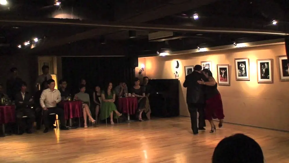 Video thumbnail for Jorge Díspari y María del Carmen Romero dance "Milonga, vieja milonga"