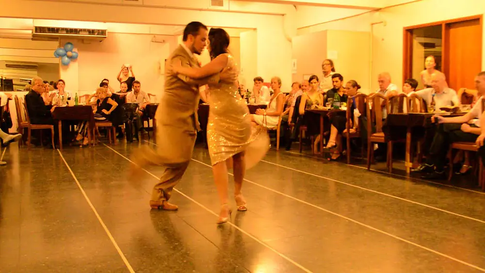 Video thumbnail for Daniela Barría & Julian Vilardo en Milonga Malena Sunderland Club 2/3