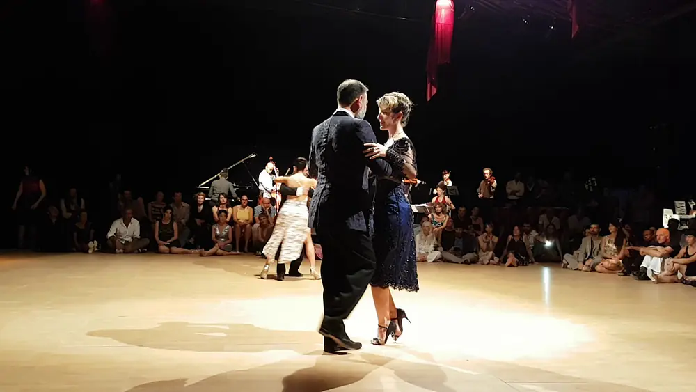 Video thumbnail for Fabian Peralta & Josefina Bermudez et Neri Piliu & Yanina Quiñones ❤ @Tango Roots festival - Paris