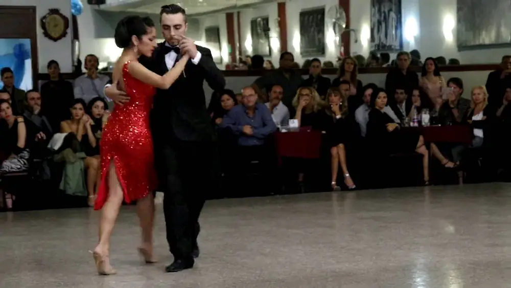 Video thumbnail for 2/3 Clarisa Aragón y Jonathan Saavedra bailan en La Baldosa, VISION CELESTE (Vals)