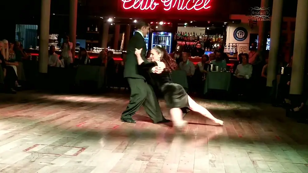 Video thumbnail for Daniel Juarez y Alejandra Armenti tango performance, Juan D´Arienzo, El Puntazo