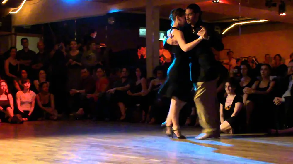 Video thumbnail for Enzo Hoces et Aurore Chadoin - Tango 2/4 - Le Colectivo, Paris, Octobre 2010.