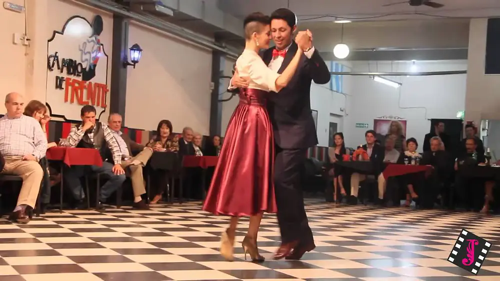 Video thumbnail for MARTIN VICENTE Y AYELEN URRUTIA en el Sin Rumbo (Tango: El Flete)