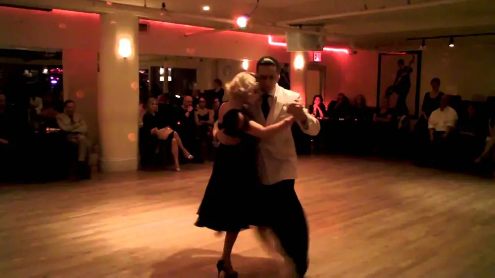 Video thumbnail for Argentine tango: Carlos Barrionuevo & Mayte Valdes - Una Emoción
