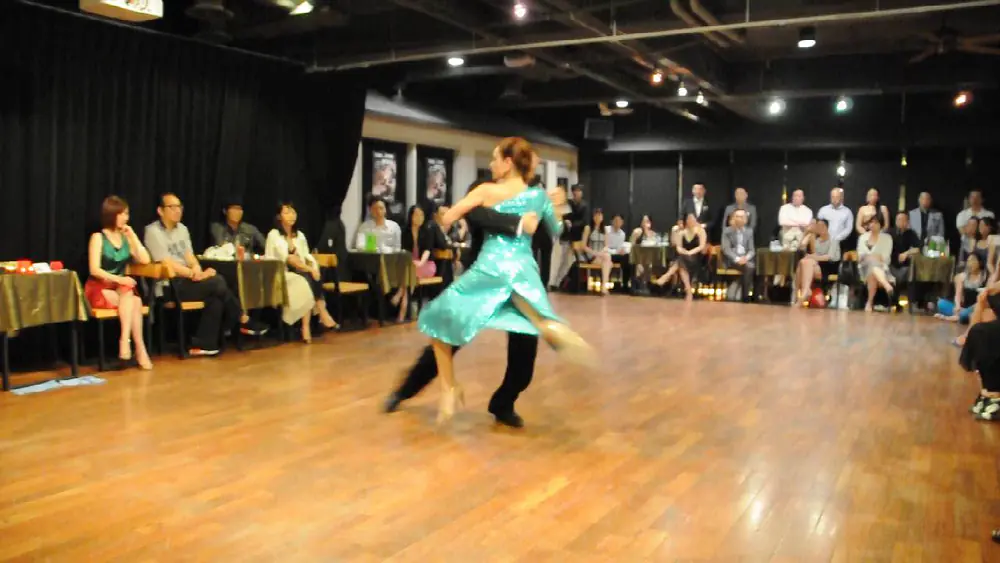 Video thumbnail for Claudia Codega y Esteban Moreno (Cam 2, 4/5)