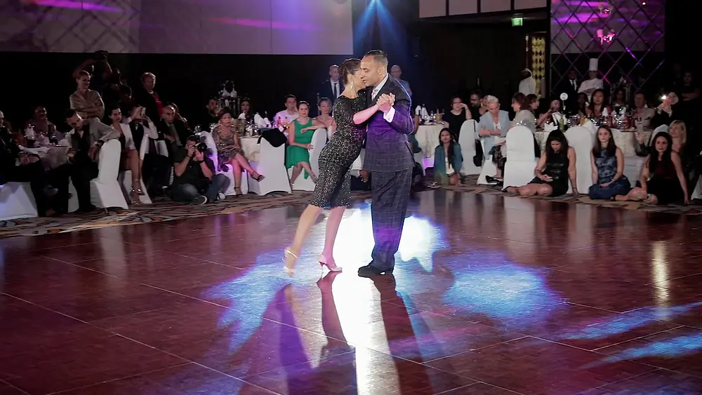 Video thumbnail for Maximiliano Cristiani & Karina Colmeiro - La Serenata A. Castillo - 10th Dubai Tango Festival