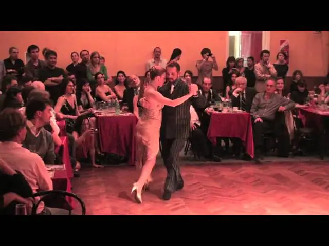 Video thumbnail for Claudio Gonzalez & Melina Brufman en la milonga Parakultural