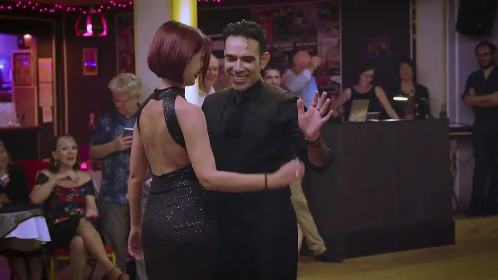 Video thumbnail for Les Allumés du Tango - Démonstration de Claire VIVO & Dario DA SILVA - Samedi 11 novembre 2023.