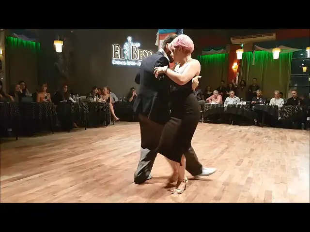 Video thumbnail for Pablo Rodriguez y Carolina Couto / Milonga de los domingos - Domingo 12 de Agosto 2018