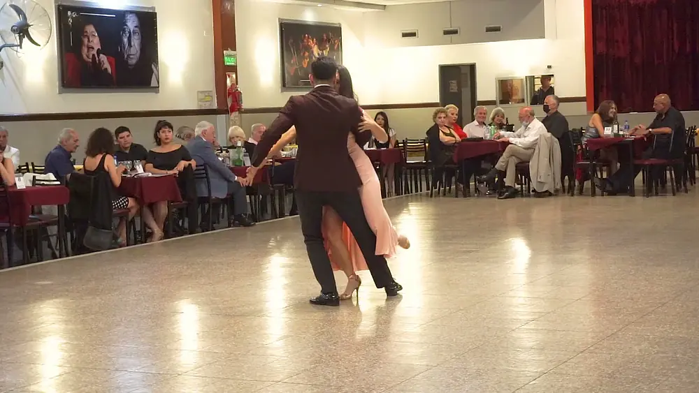 Video thumbnail for Sebastian Jimenez & Magdalena Valdez   Milonga La Baldosa   Yunta de Oro   Pugliese