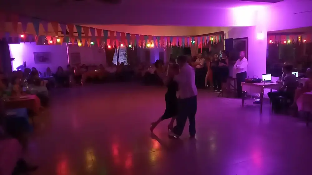 Video thumbnail for Delfina Pissani y Diego Martin Valero (Milonga Campera)