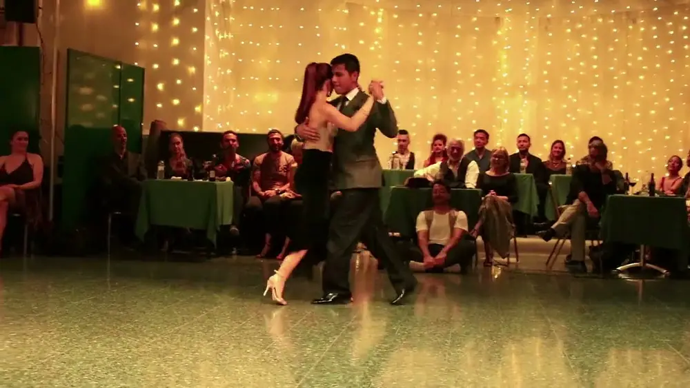 Video thumbnail for Victoria Olivella y Agustín Rojas- Milonga del 83 - D'Arienzoo