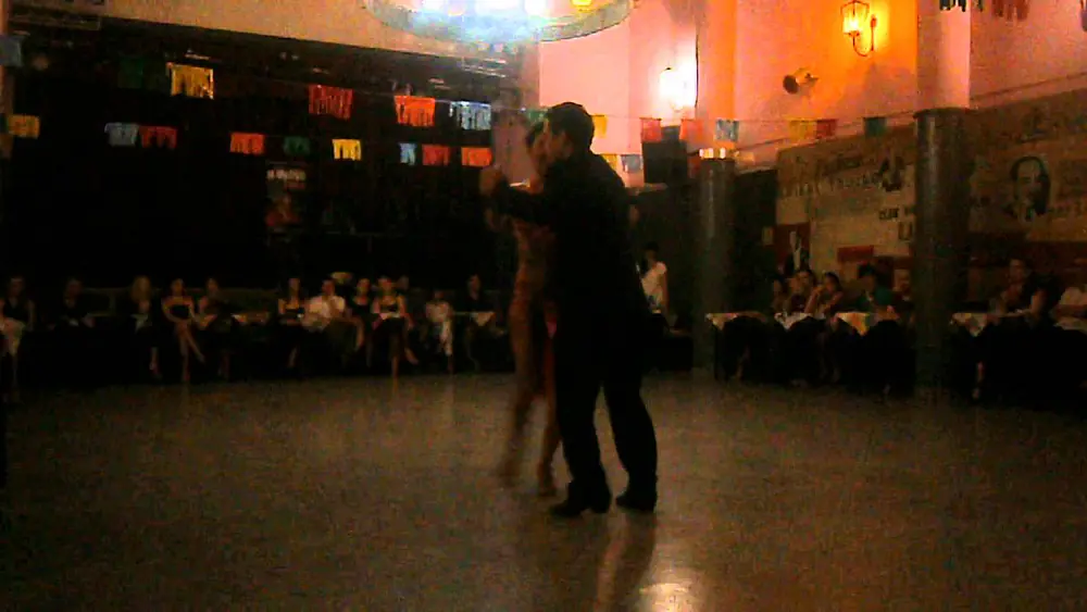 Video thumbnail for Noelia Coletti y Pablo Giorgini en El Motivo Tango, 25/3/13