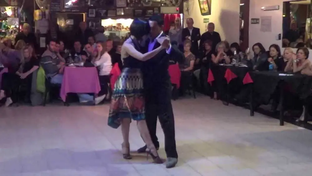 Video thumbnail for Sebastian Acosta y Marina Teves Tango "Charlemos" VIDA MIA Club Fulgor (Viernes 02-08-13)  3/5