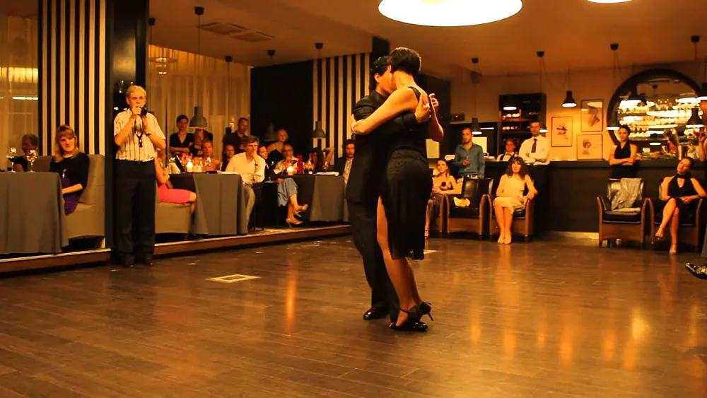 Video thumbnail for Milonga Alyvine Bailan Carlos Rodriguez de Boedo & Brigita Urbietyte