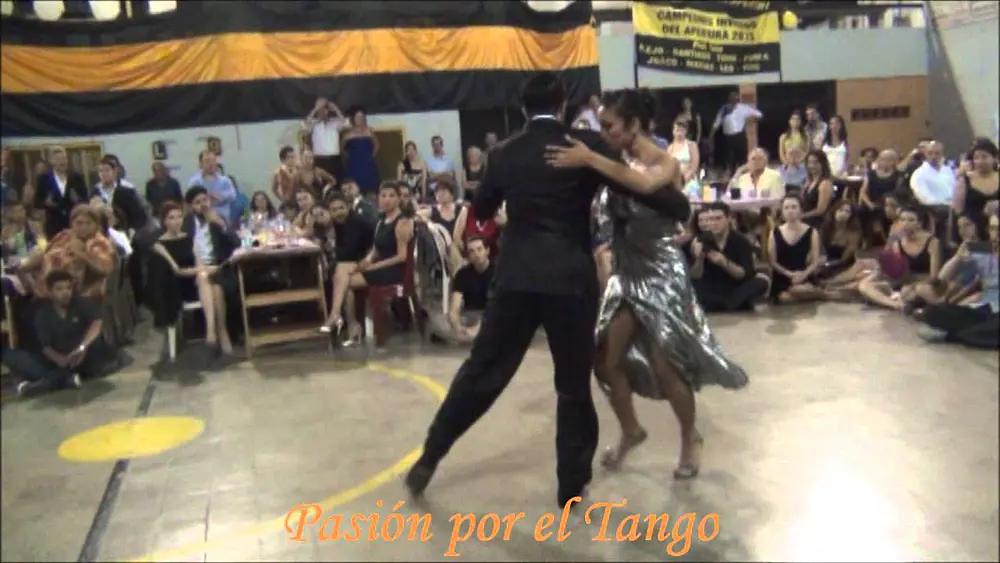 Video thumbnail for CLARISA ARAGÓN y JONATHAN SAAVEDRA Bailando el Tango UNA VEZ en la MILONGA DEL MORAN