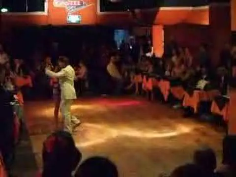 Video thumbnail for Gaby y Andrea Missé