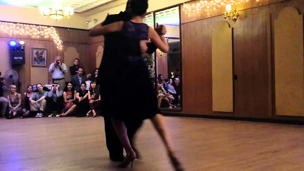 Video thumbnail for Argentine tango: Florencia Borgnia & Marcos Pereira - Ilusion azul