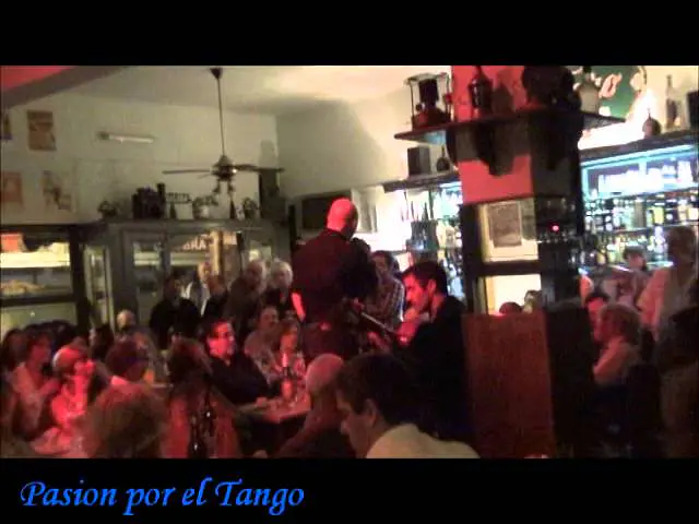 Video thumbnail for CUCUZA CASTIELLO Y MOSCATO LUNA CON EL TANGO "VIEJO SMOKING" EN EL BAR EL FARO