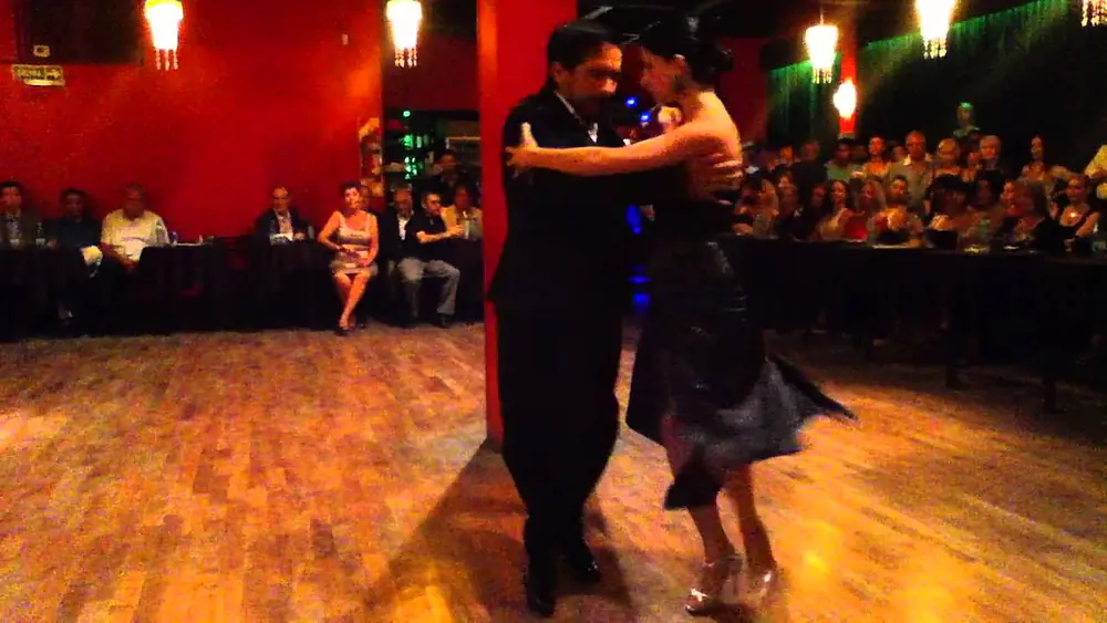 Video thumbnail for Bailaron Mariela Sametband & Guillermo Barrionuevo, en la milonga El Beso. Part.1 - 15/03/15
