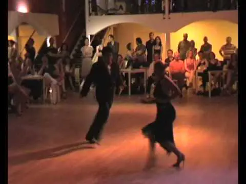 Video thumbnail for Pablo Garcia y Alejandra Mantiñan - Milonga brava