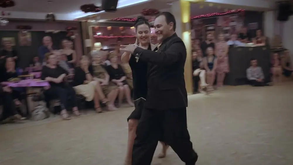 Video thumbnail for Georgina Vargas & Oscar Mandagaran - Les Allumés du Tango