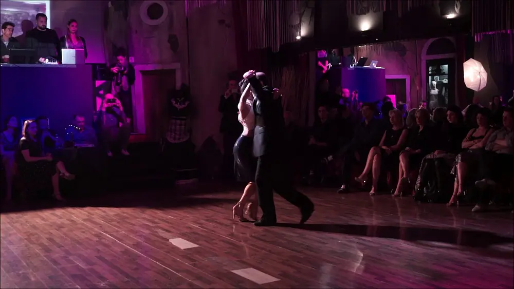 Video thumbnail for Nick Jones & Diana Cruz - Sicily Tango Winter - A Tus Pies Bailarin 2/5