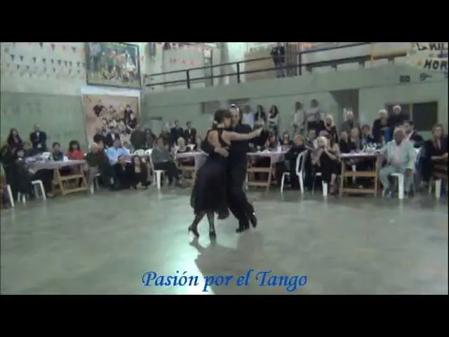 Video thumbnail for LORENA ERMOCIDA y PANCHO MARTINEZ PEY bailando el tango LA TUPUNGATINA en la MILONGA DEL MORAN