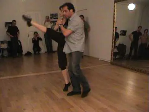 Video thumbnail for Tango Argentino clase Karin Solana y Gustavo Vidal 09.06.2009