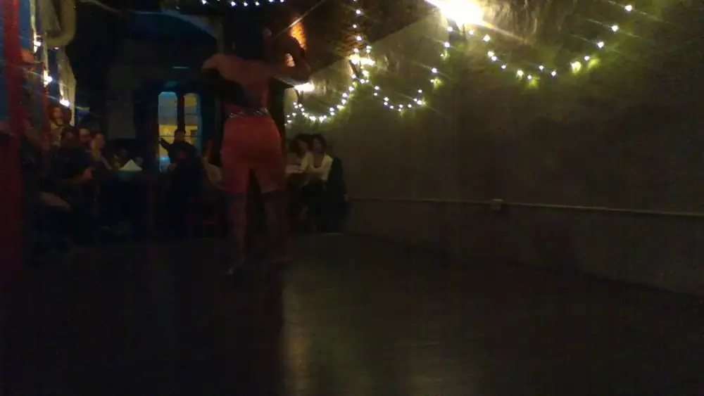 Video thumbnail for Agustina Gomez y Alejandro Lencina bailan en MuyLunes - 3 de 4