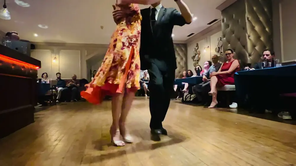 Video thumbnail for Tango. Gustavo Rosas. Rebecca O'Laoire. Di Sarli. Milonga el Beso. Julio 2022. Dublin. Irlanda.