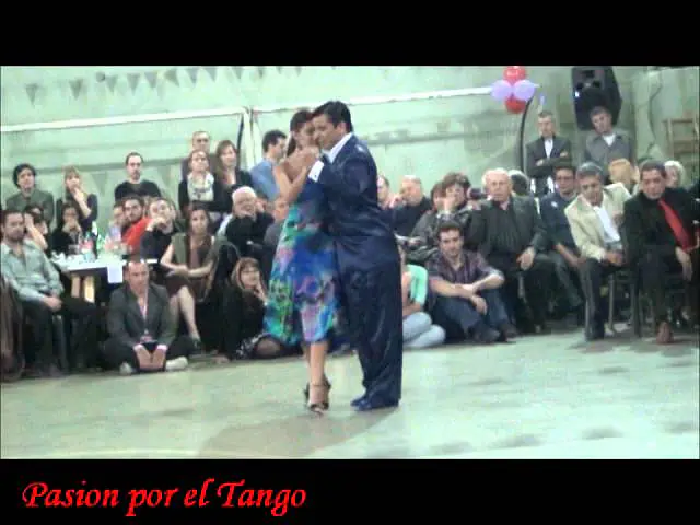 Video thumbnail for Roxana Suarez y Sebastian Achaval bailando el Vals UNA LAGRIMITA en La Milonga del Moran