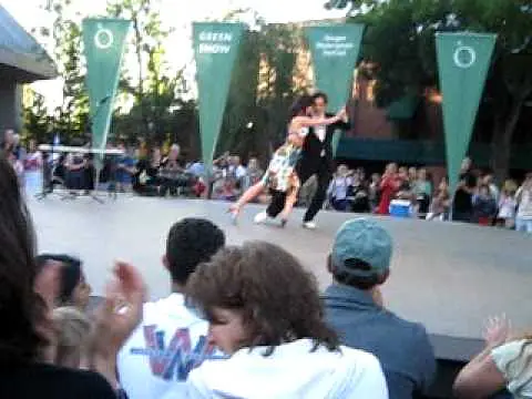 Video thumbnail for Dominic Bridge & Jenna Rohrbacher @ Ashland GreenShow'10 - Una Fija