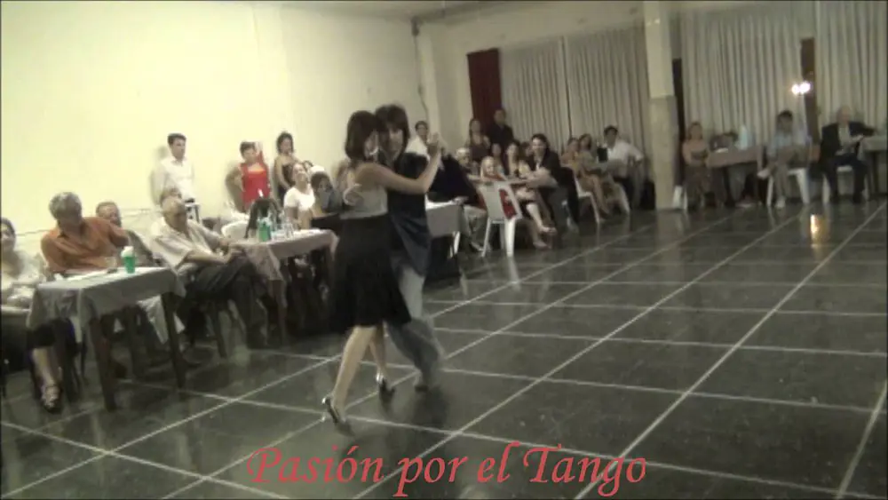 Video thumbnail for LUCILA BARDACH y MARCELO LAVERGATA Bailando el Tango GUAPEANDO en FLOREAL MILONGA