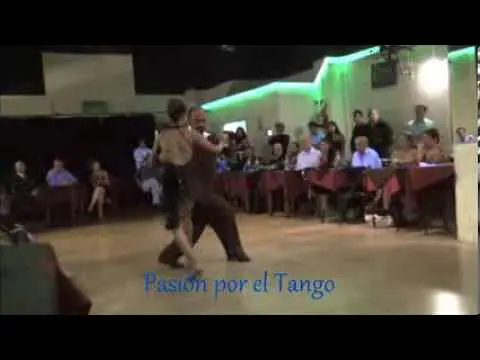 Video thumbnail for VERONICA RUE y ADOLFO HERRERA Bailando el Tango HUMILLACIÓN en PORTEÑO y BAILARIN