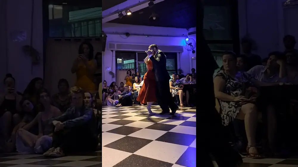 Video thumbnail for Mara Oviedo y Sebastián Fernández - No me extraña (2/4)