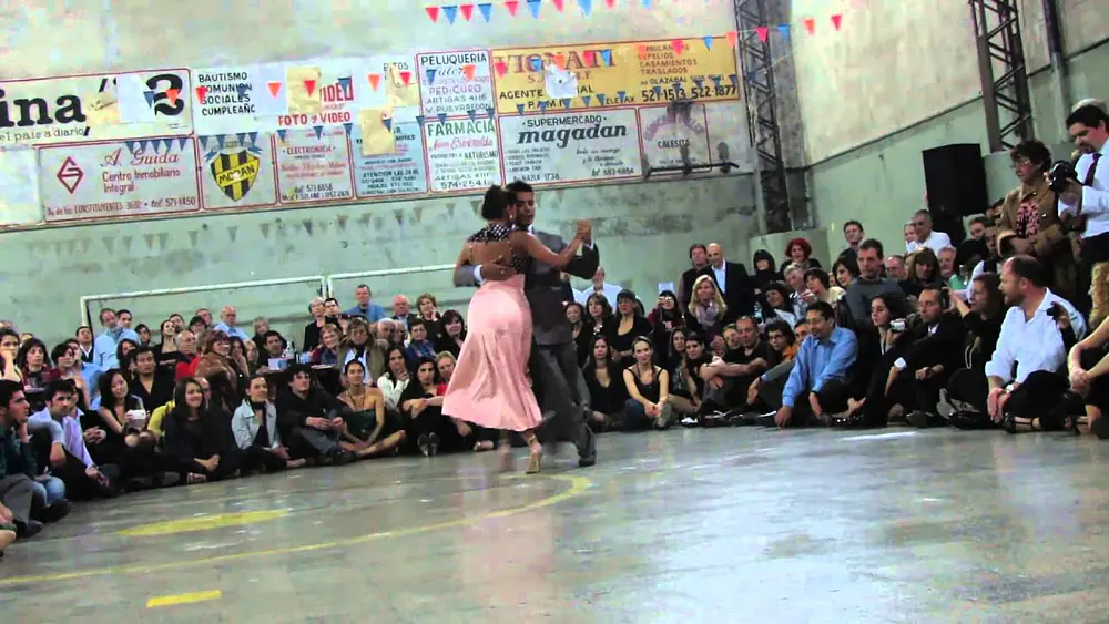 Video thumbnail for Roxana Suarez y Sebastian Achaval en Milonga del Morán 16/08/2014 (4/5)