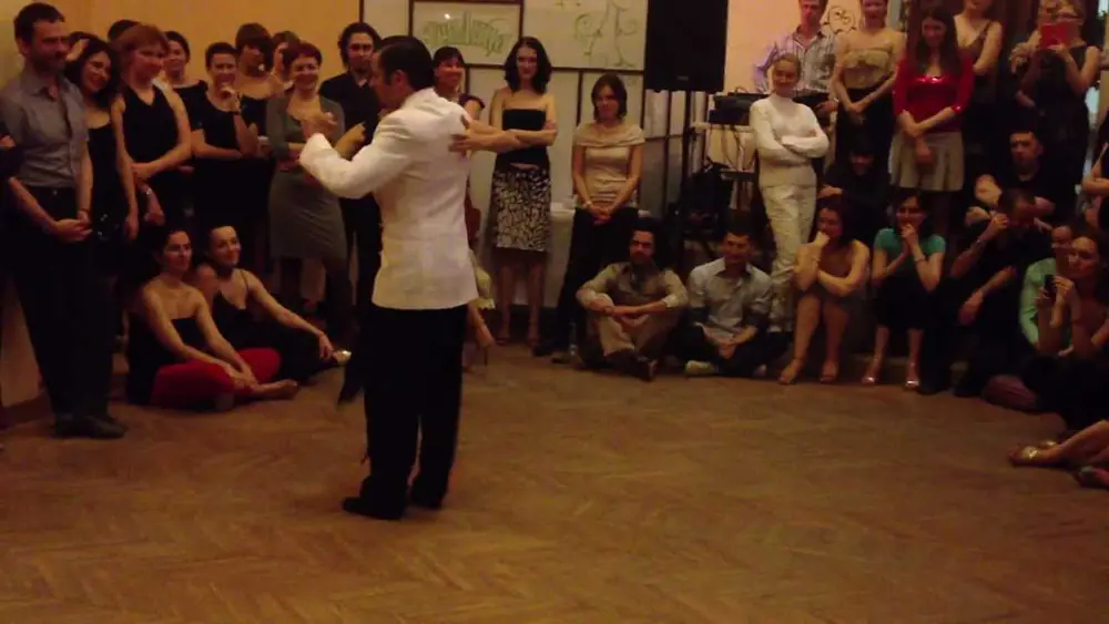Video thumbnail for Yanina Quiñones y Neri Luciano Piliu. "El Puntazo" por la orquesta Juan D'Arienzo