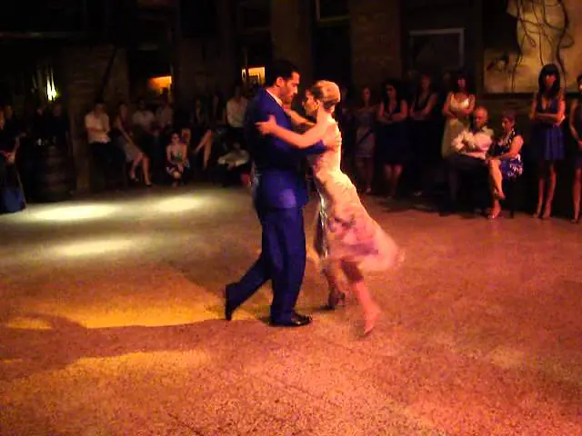 Video thumbnail for Mauro Caiazza y Carolina Giannini - "El último café"