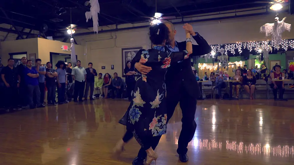 Video thumbnail for Guillermina Quiroga & Mariano Logiudice | 1 - Halloween Salsa Social