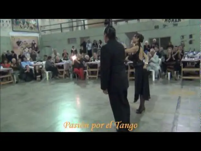 Video thumbnail for LORENA ERMOCIDA y PANCHO MARTINEZ PEY bailando la milonga FLOR DE MONSERRAT en la MILONGA DEL MORAN