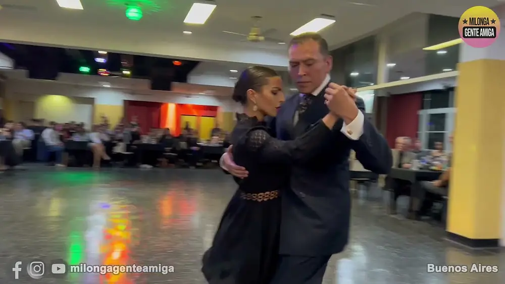 Video thumbnail for Alvaro Salas y Julieta Cappiello - Milonga Gente Amiga - 02/ABR/2023 (1/3)