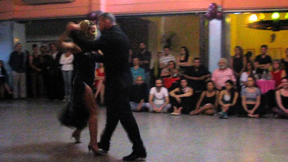 Video thumbnail for CLAUDIO GONZALEZ y JULIA URRUTY en Viva La Pepa Milonga (2/2)