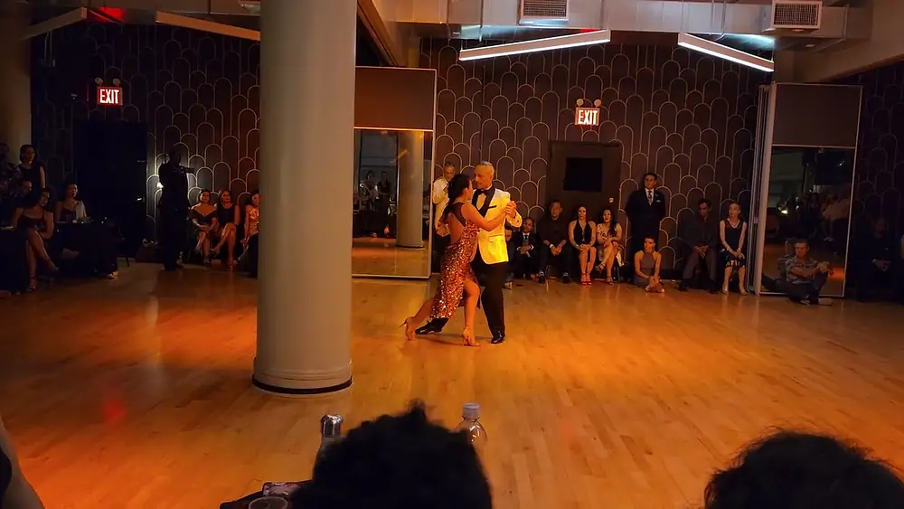 Video thumbnail for Argentine tango: Paloma Berrios & Maximiliano Alvarado - Chique