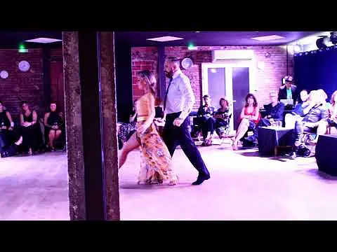 Video thumbnail for Claudio González y Julia Urruty - Quejas de bandoneón - Astor Piazzolla