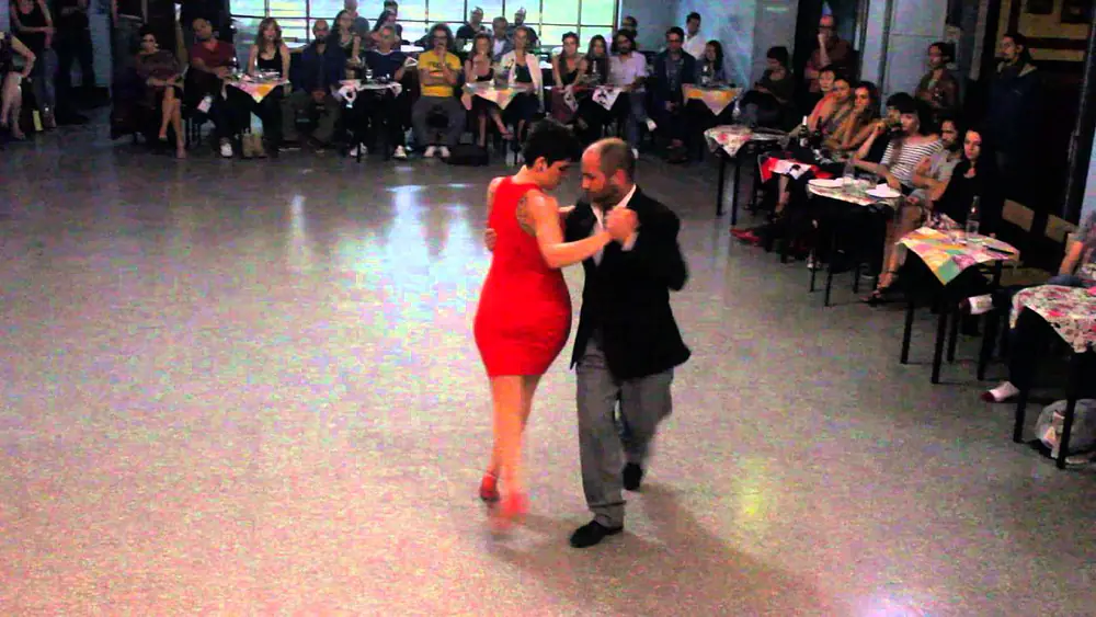 Video thumbnail for Oliver Kolker y Greta Hekier - 4/4/2016 - El Motivo 4/4