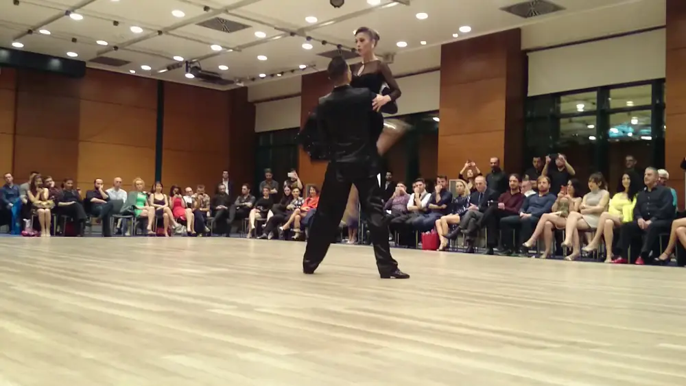 Video thumbnail for Julian Sanchez & Bruna Estellita. Mala Yunta / Fabio Hager Sexteto. Apertura Tango Weekend 2019